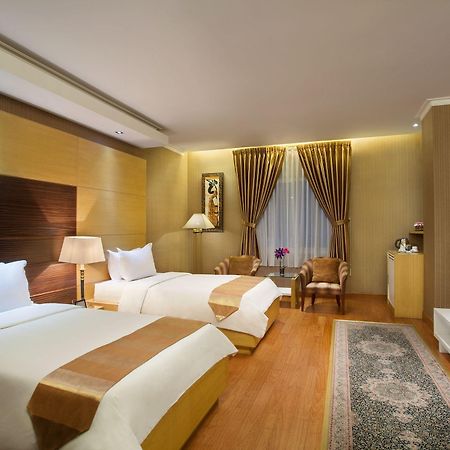 Sahati Hotel Jakarta Exterior foto